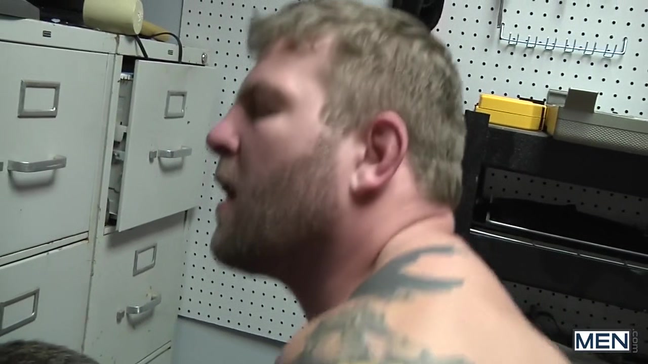 Men - Football Captain Darin Silvers Got A Hard On For Janitor Colby Jansens Sweet Ass