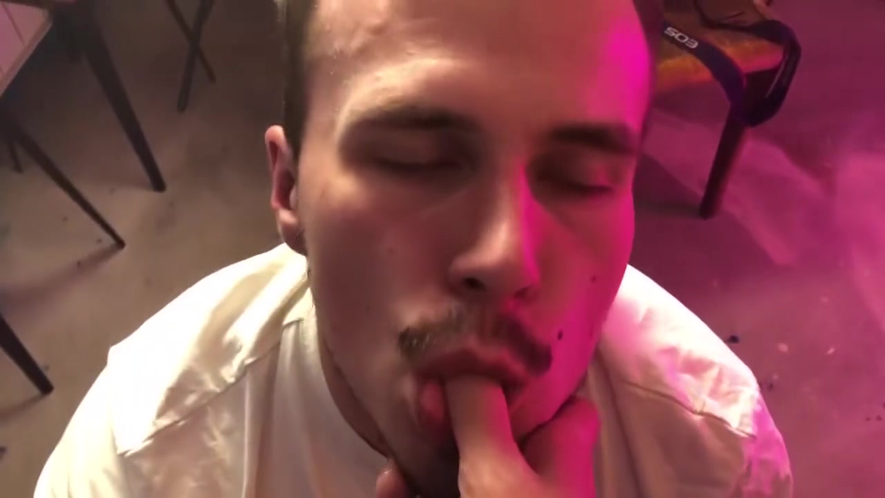 Photographer Fucked A Handsome Guy During A Photo Shoot