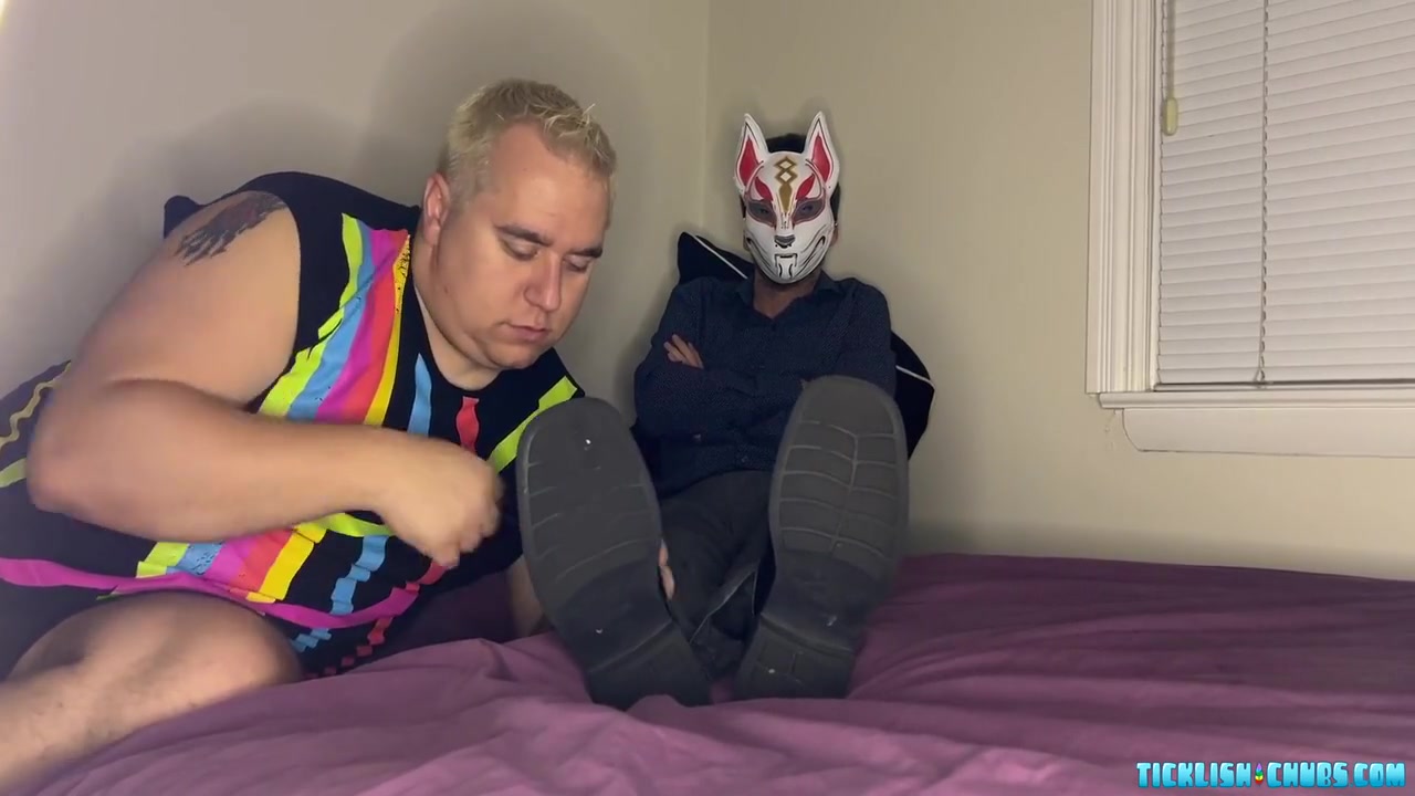 Foxy Sox Gets Foot Licking And Sucking From Blonde Chubs