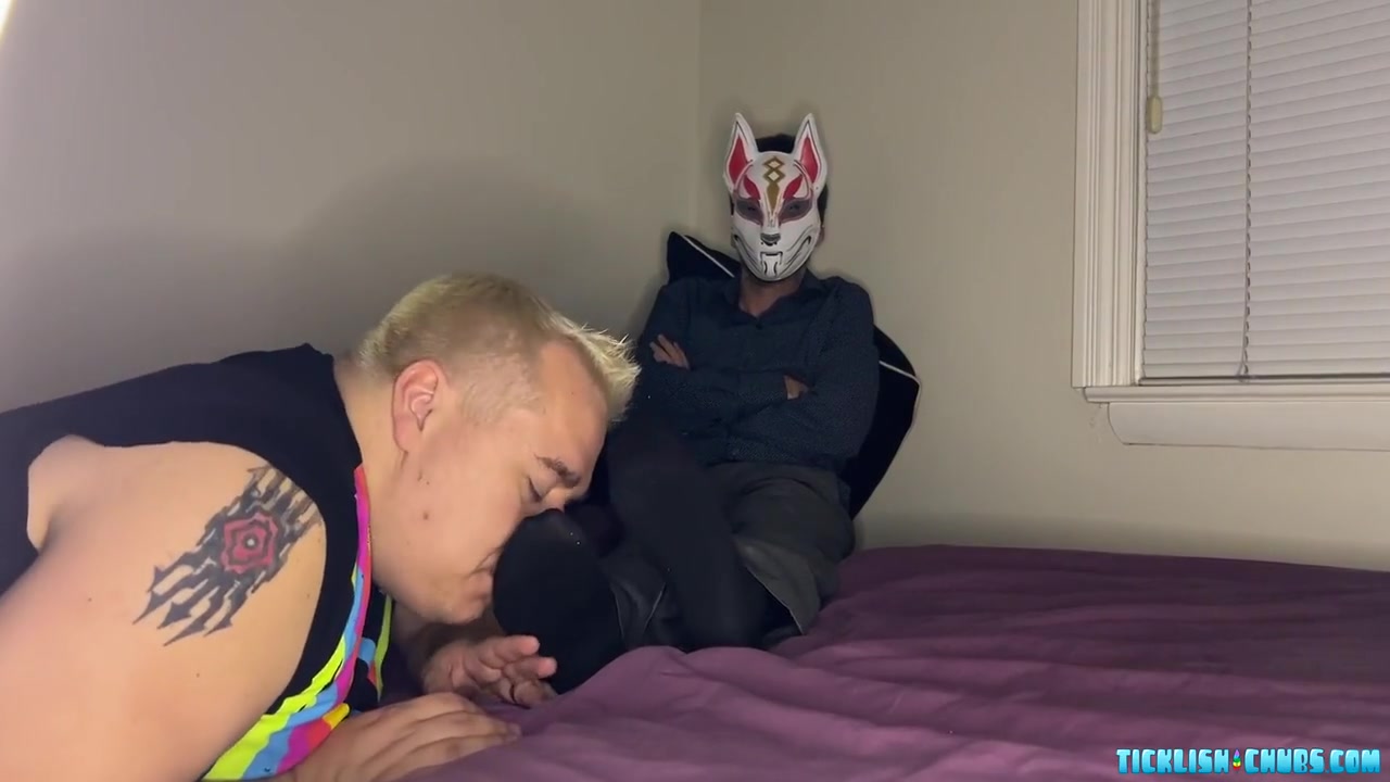 Foxy Sox Gets Foot Licking And Sucking From Blonde Chubs