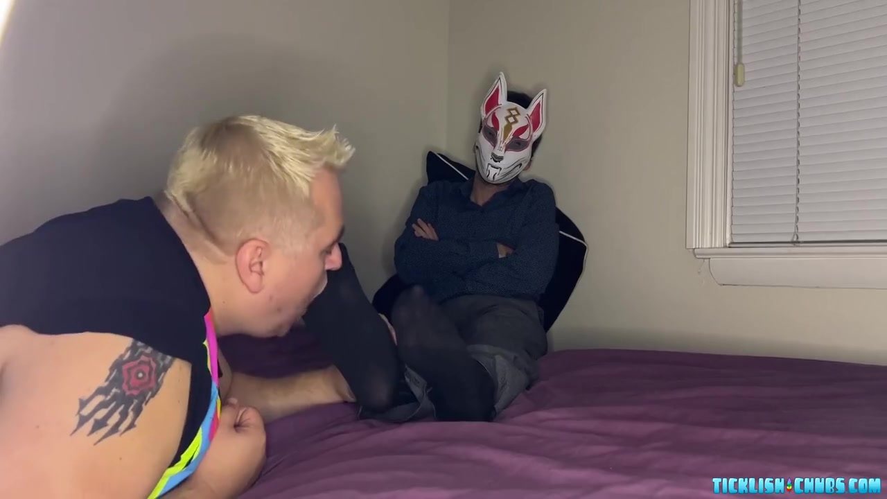 Foxy Sox Gets Foot Licking And Sucking From Blonde Chubs