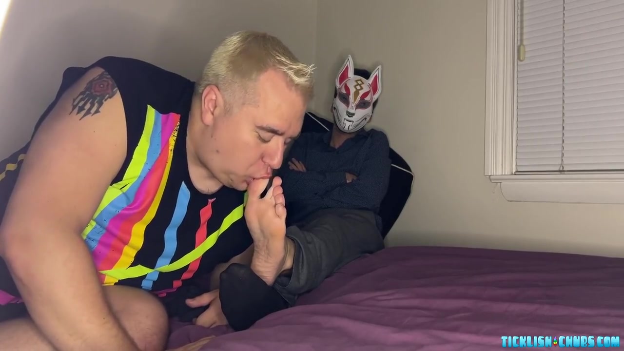 Foxy Sox Gets Foot Licking And Sucking From Blonde Chubs
