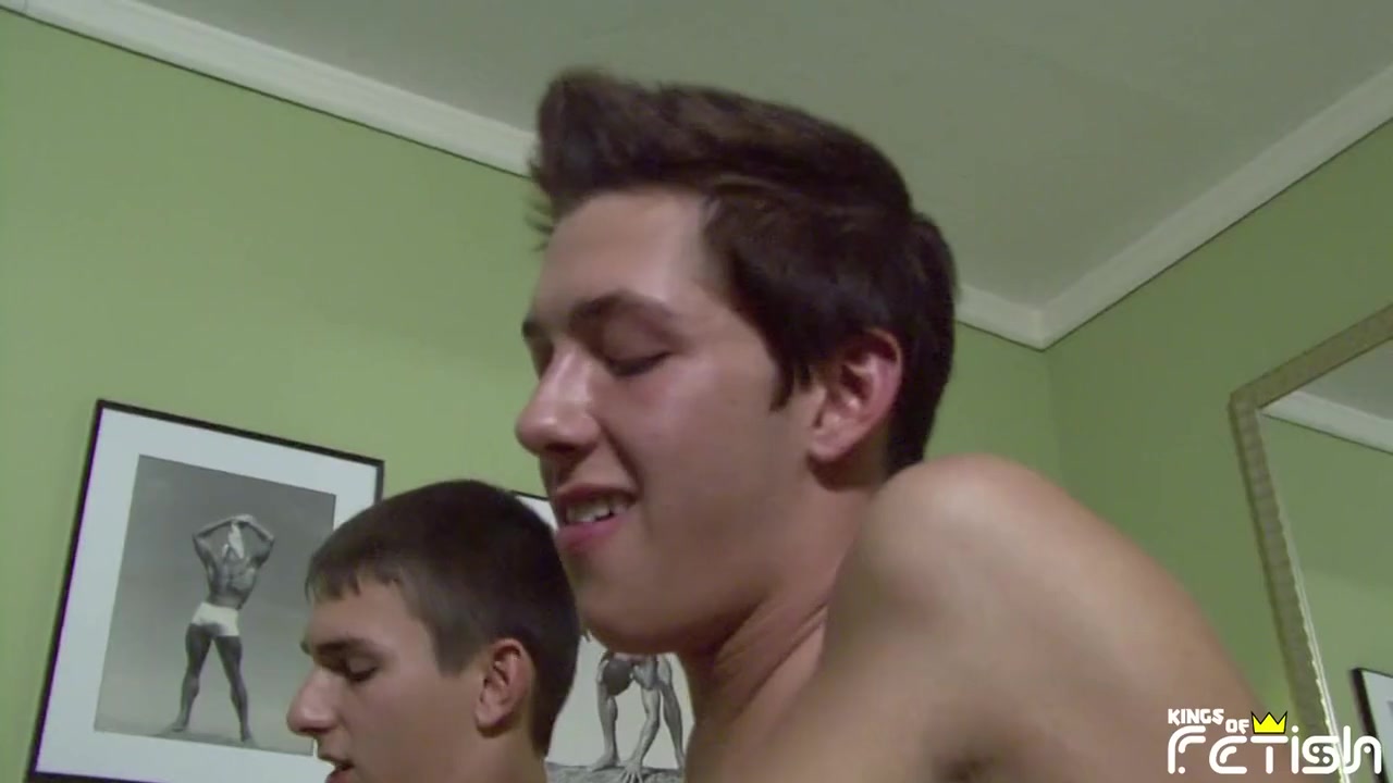 Two twinks get their big dicks sucked on the bed by older man