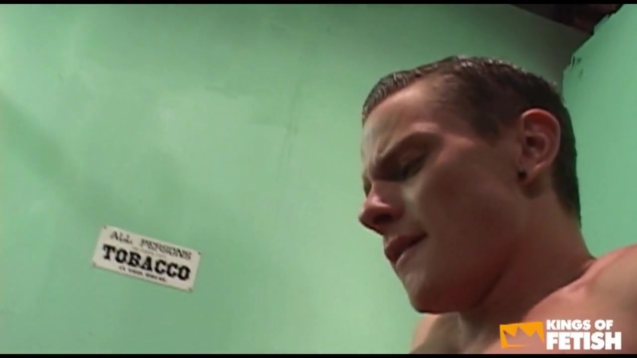Police man gets his ass screwed by a muscular prisoner