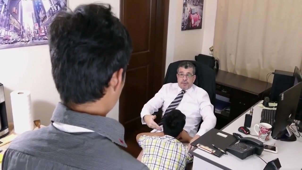 Gaydaddy Businessman Fucks Asian Twinks In Office 3some