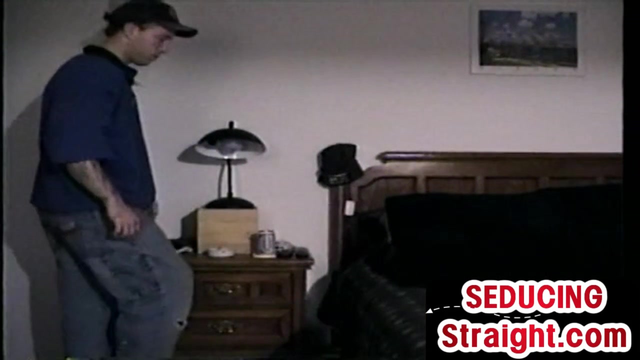Amateur str8 fellow gets sucked by gay in private home BJ