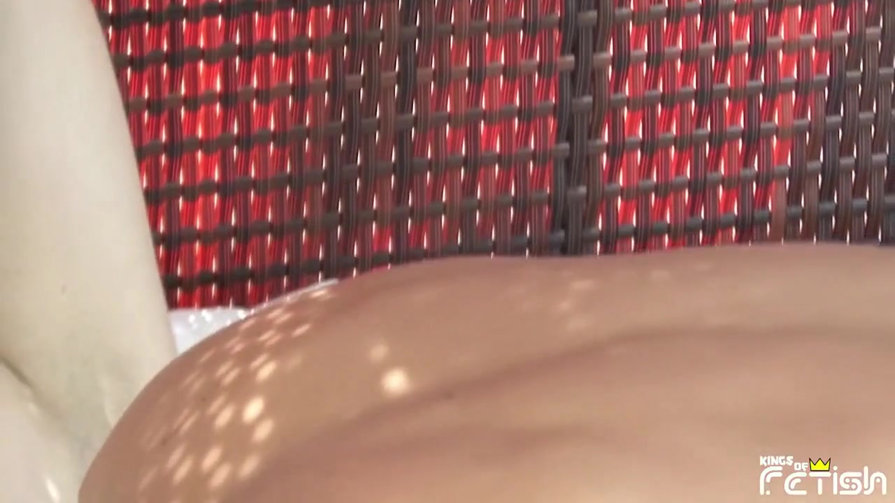 Tattooed dude sucks his horny friend big cock outdoor