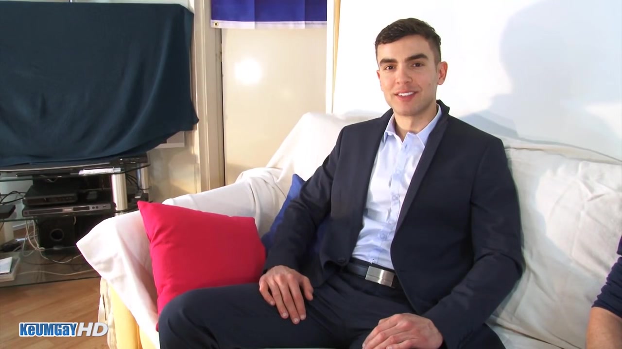 Beautiful Fitness Sales Agent Gets Wanked His Big Dick By Us