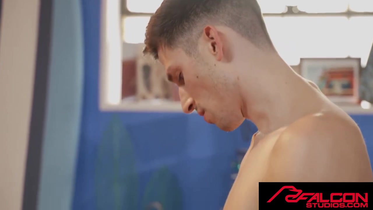 Hot Gay Threeways - Jocks And Hunks Fucking Hard In Threesomes