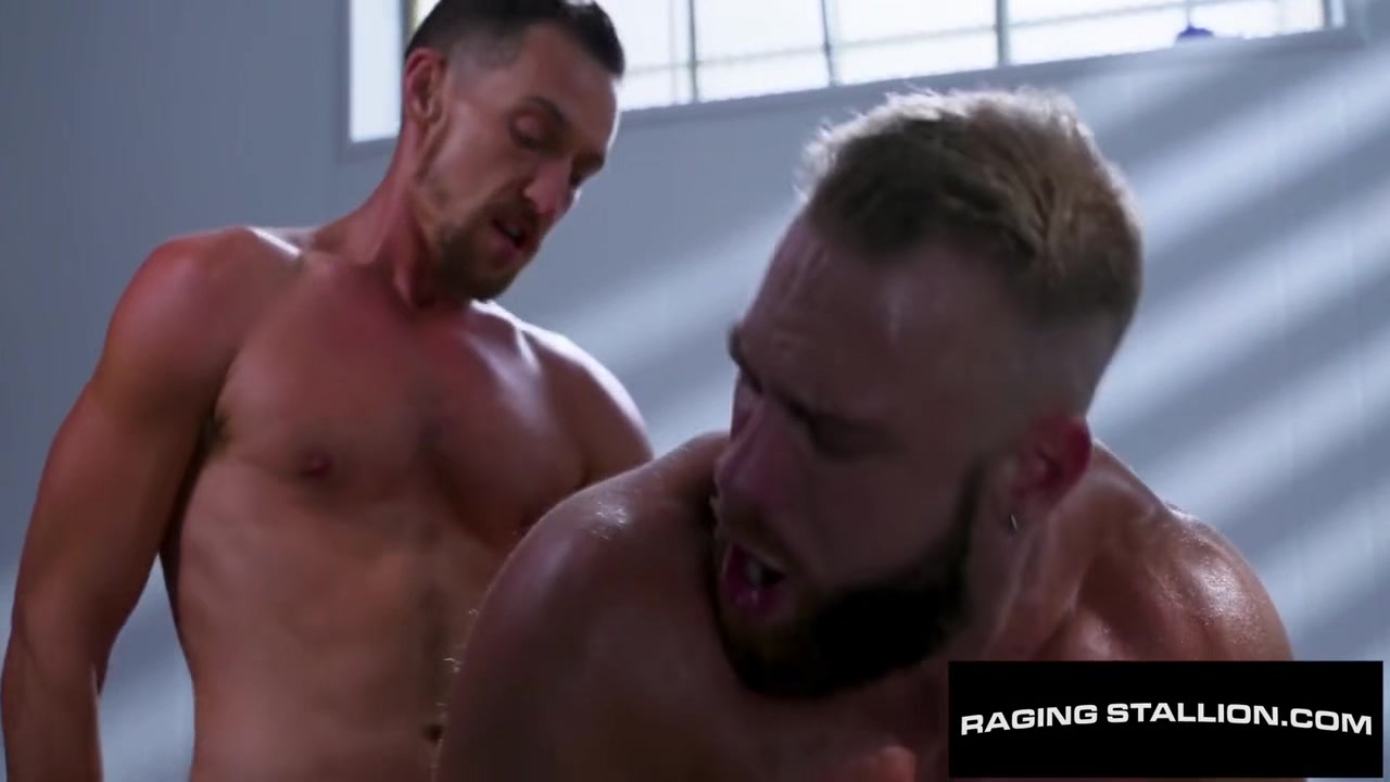 Handsy Handymen Take A Flip Fuck Break