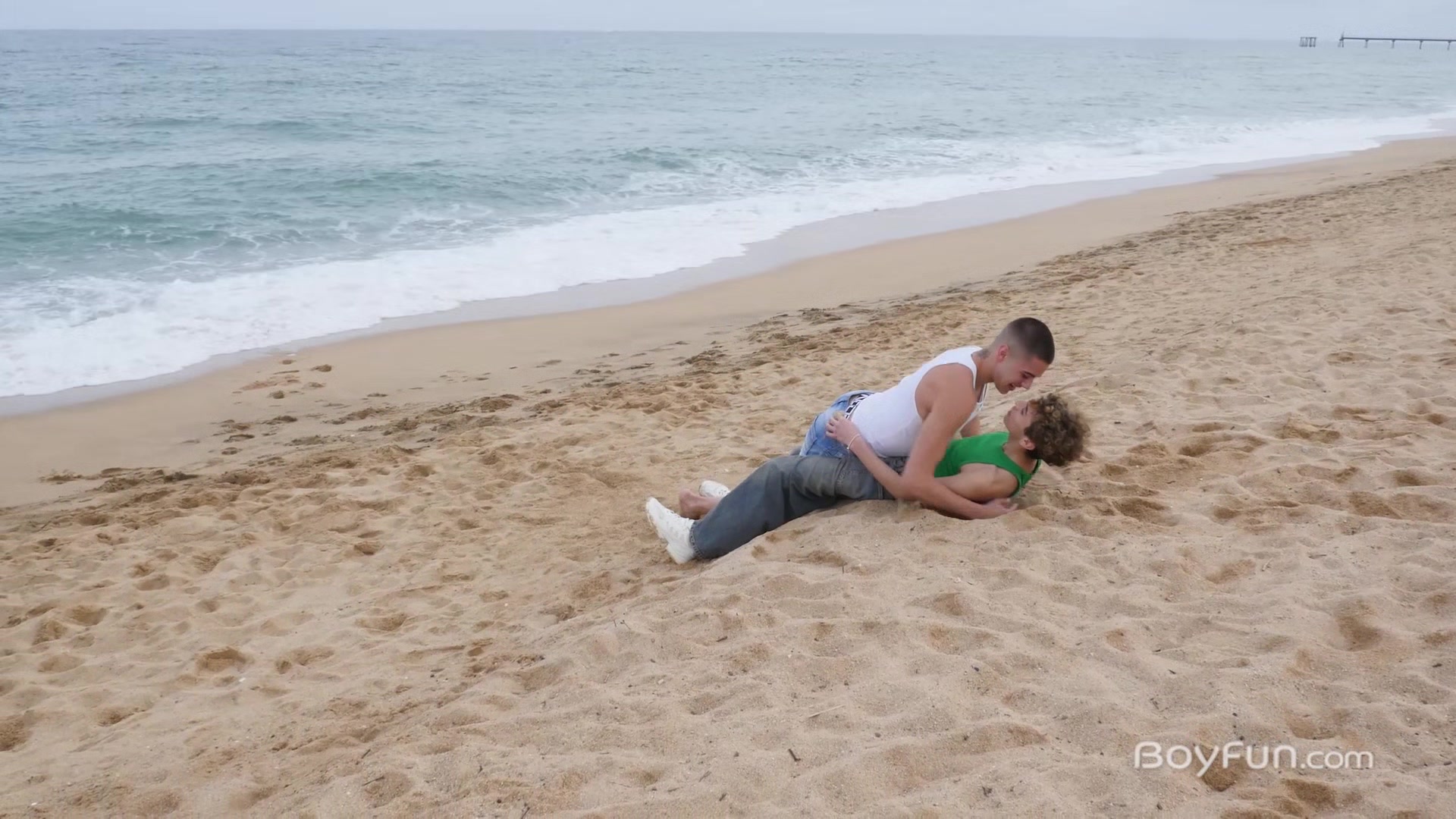 Gay Spanish Twink Beach Date Fuck - BoyFun