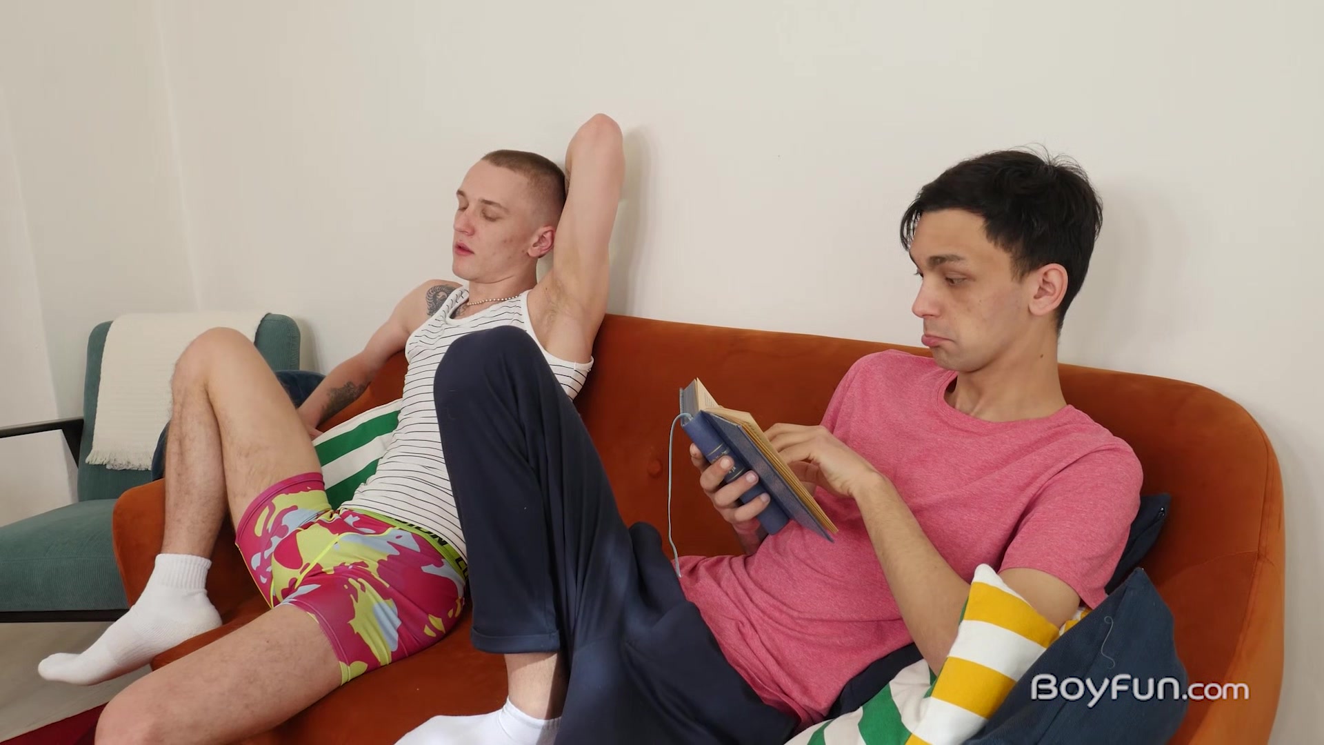 Hot & Throbbing Bareback Fuck - BoyFun