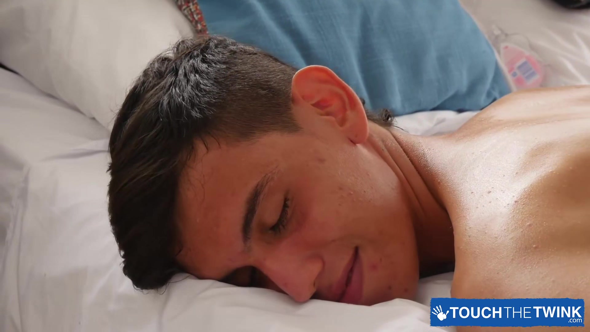 Justin Host Masturbates Matt Gee Hard Cock After Massage