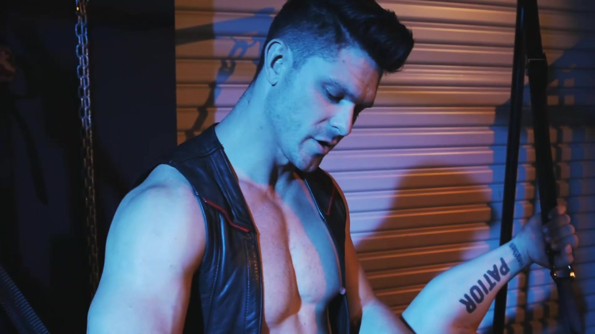 Dominant Devin Franco gives savouring handjob