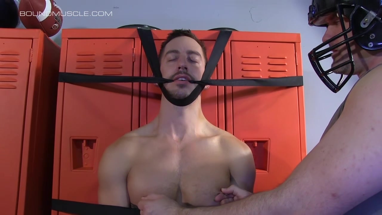 Strapped Bryan Cole Gets Sucked By Hunk Drake Jaden