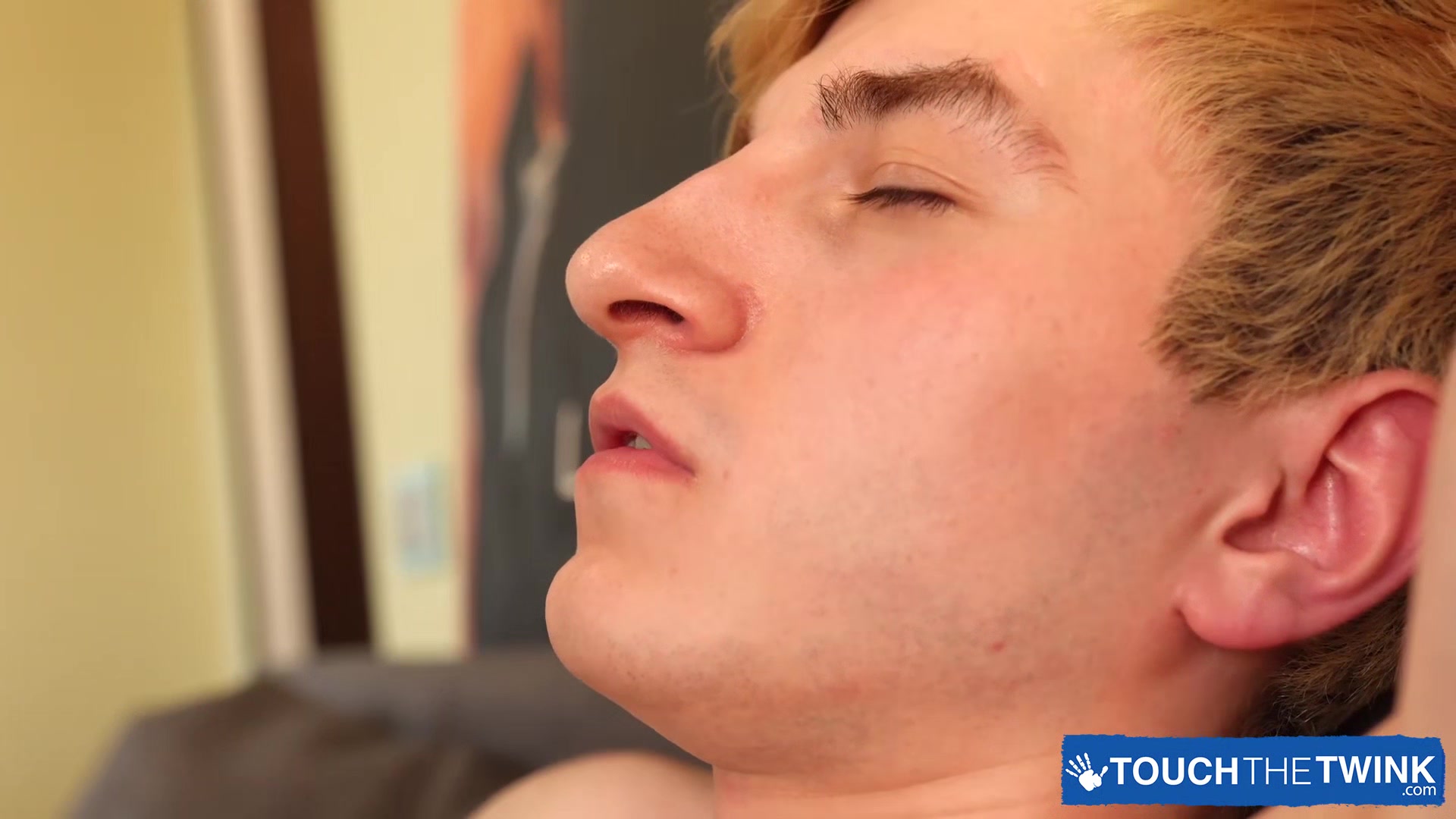 Blond Elio Pjatteryd Gives Alpan Stone Sensual Massage