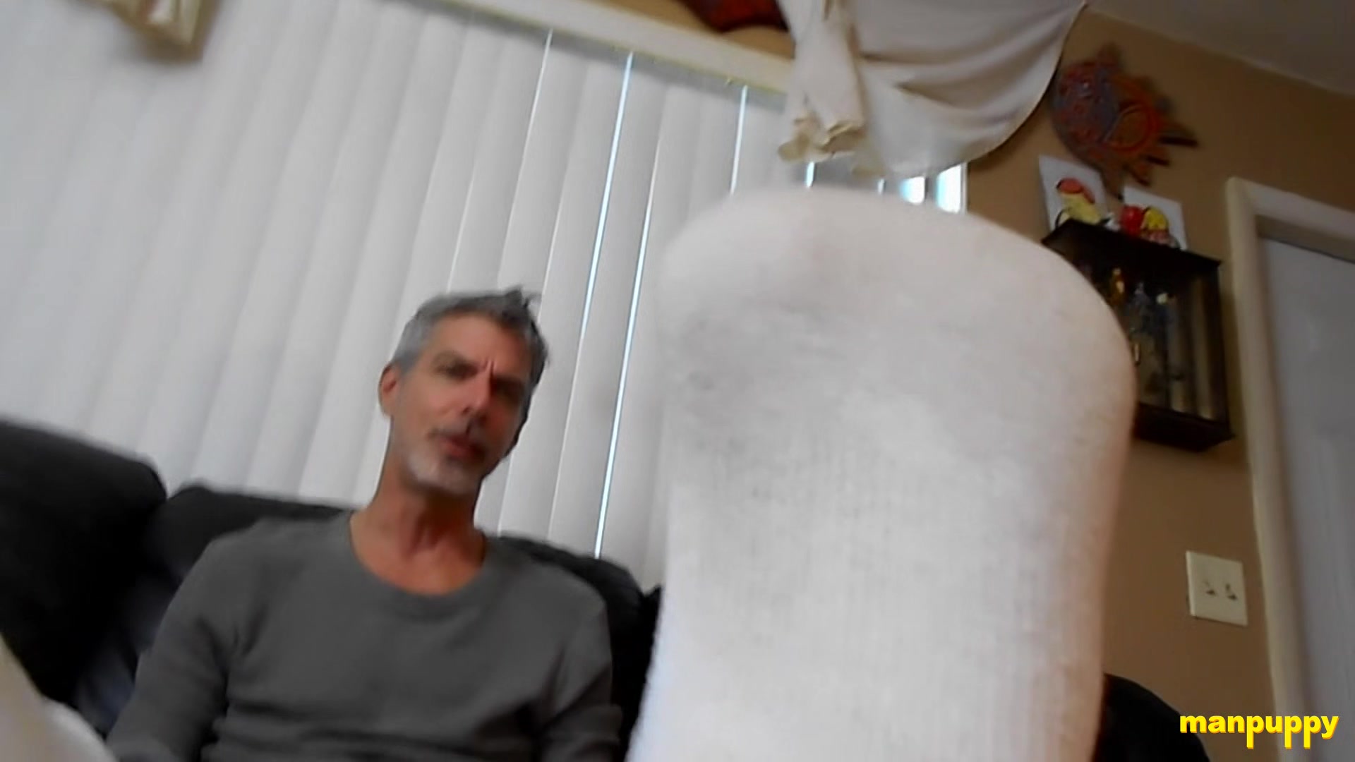 DILF Richard Lennox Show Off His Bare Feet