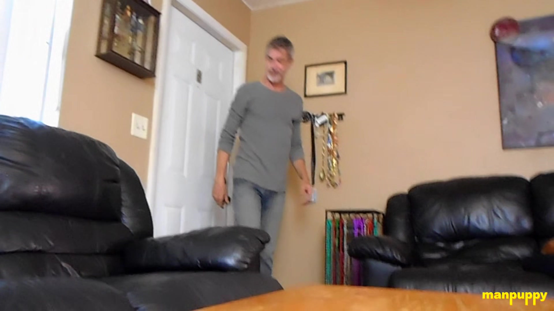 DILF Richard Lennox Show Off His Bare Feet