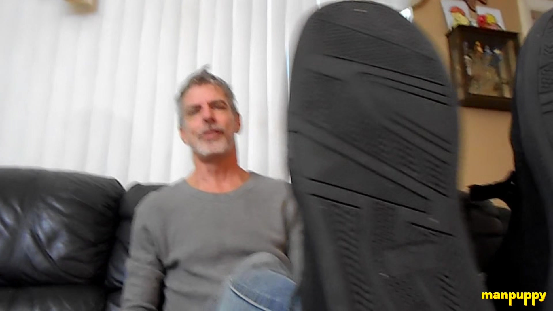DILF Richard Lennox Show Off His Bare Feet