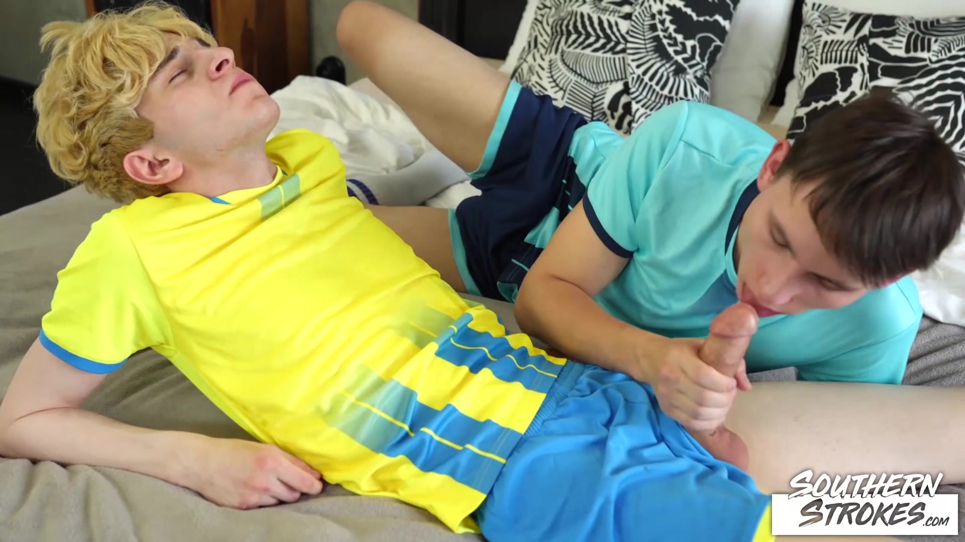 SOUTHERNSTROKES Rimi Morty Puts His Cock Inside Alpan Stone