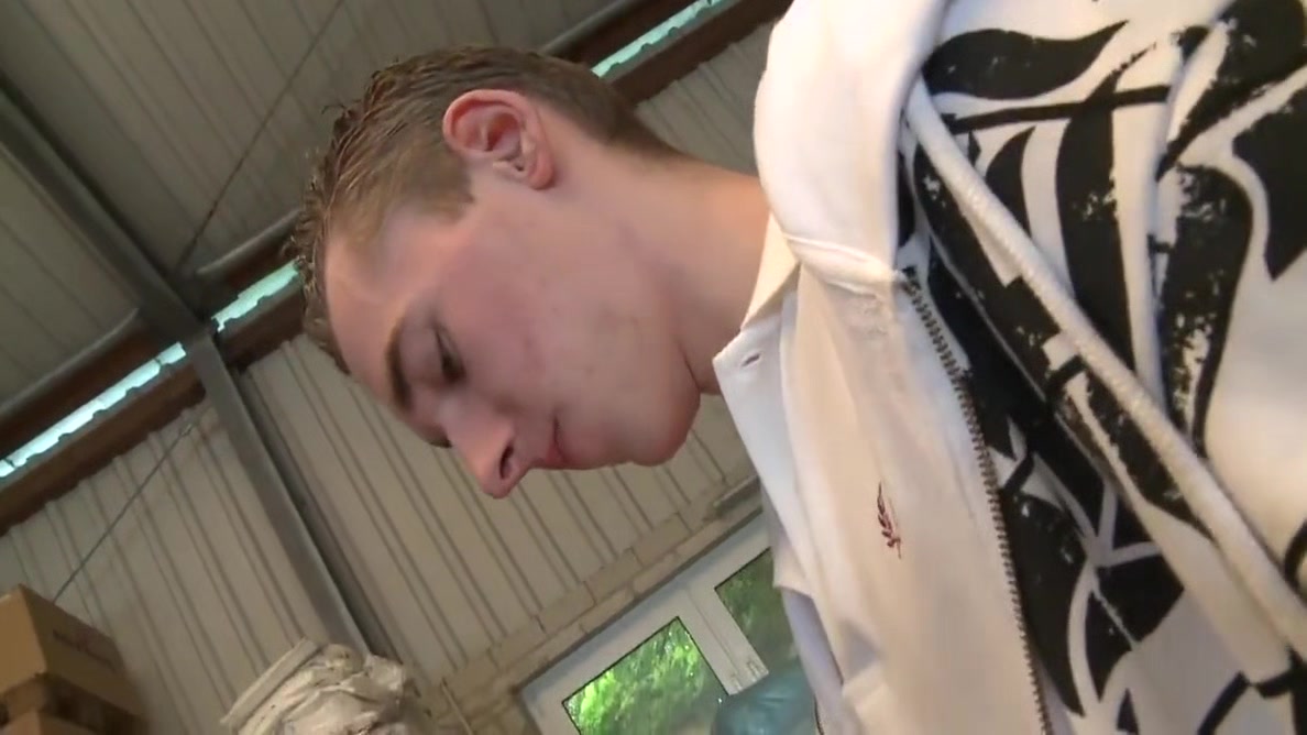 Slutty Bottom Get Used By 2 German Skater