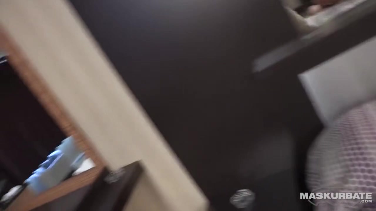 Handsome Stud Uses Cock Pump & Wanks Wt Condom On