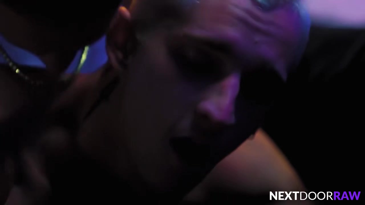 Hunk Stranger Roman Todd Fucks Twink Theo Brady