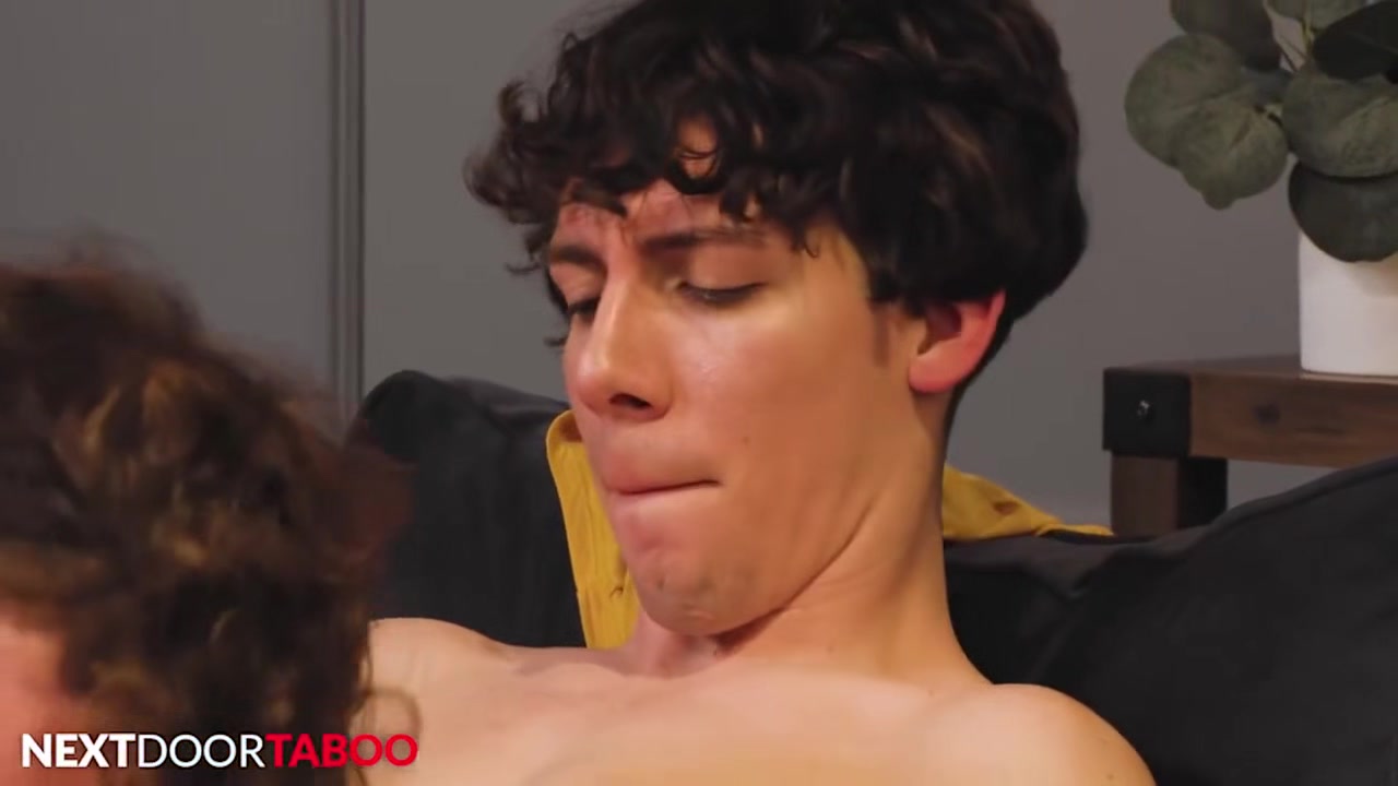 Fed Up Muscle Hunk Stepbro Flip Fucks Twink - Cristiano