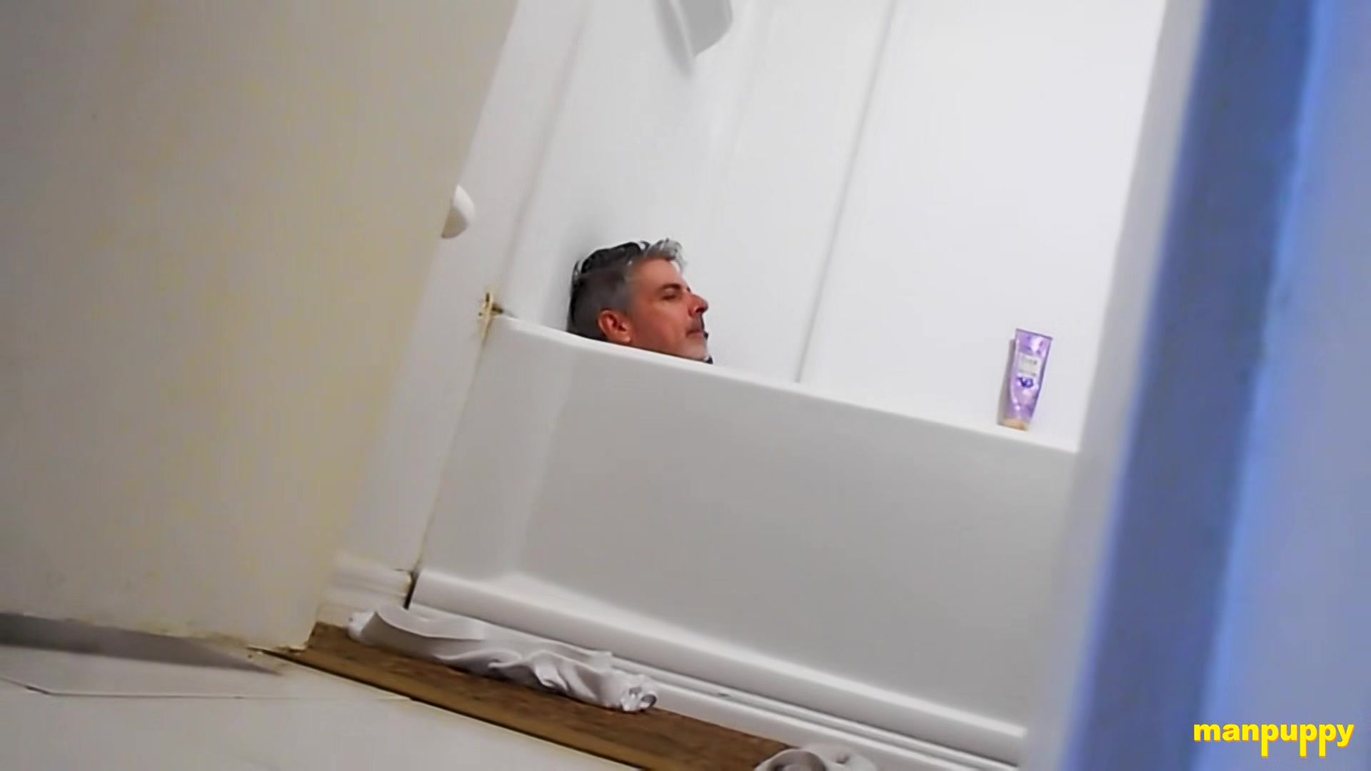 Richard Lennox Enjoying His Bath Time With A Slow Handjob