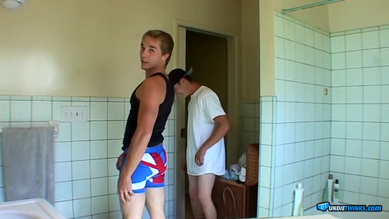 Kelly Cooper And Grant Hiller Wears Different Undies