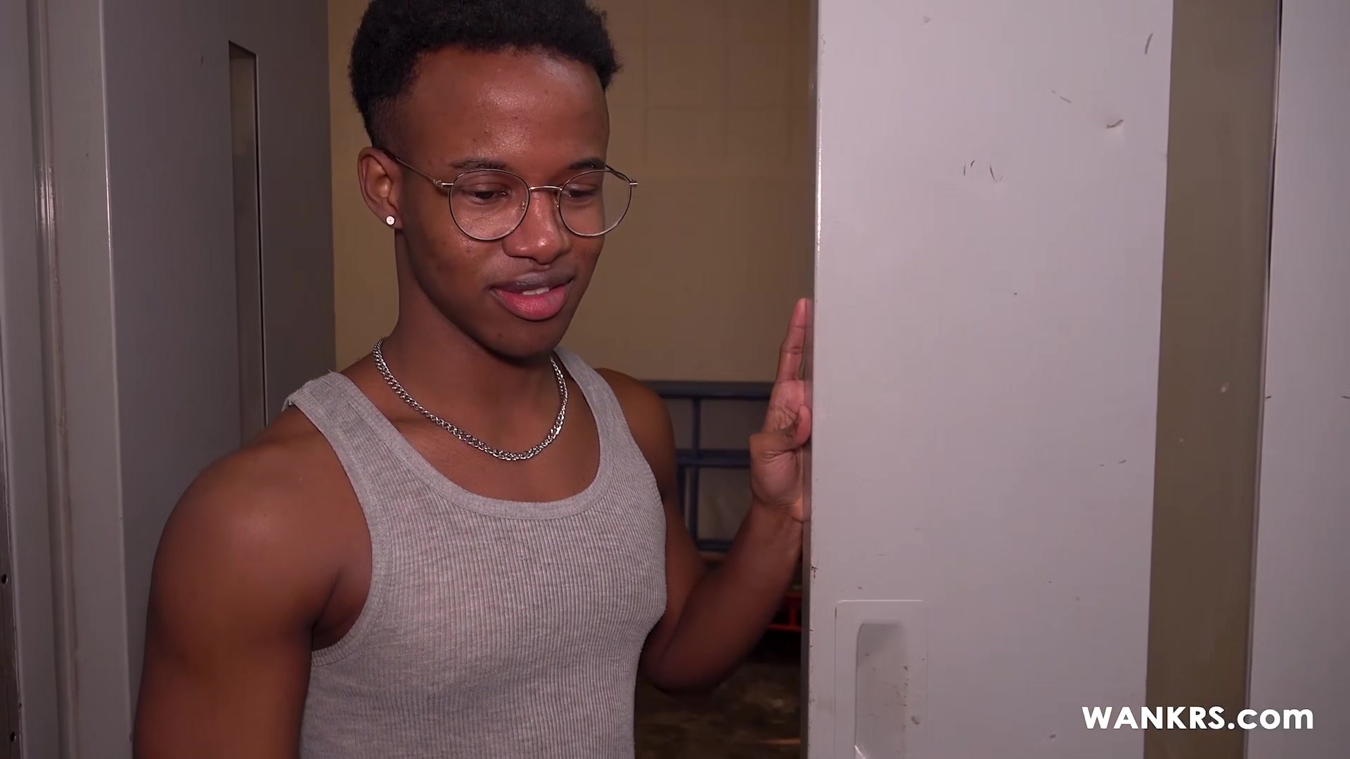 BBC Twink Sucks me in the elevator for Wanrks