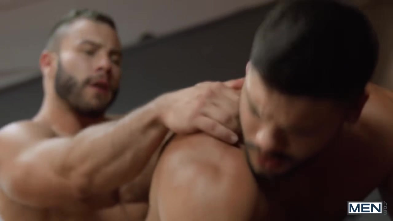 Musculados Se Exprimen Hasta El Final