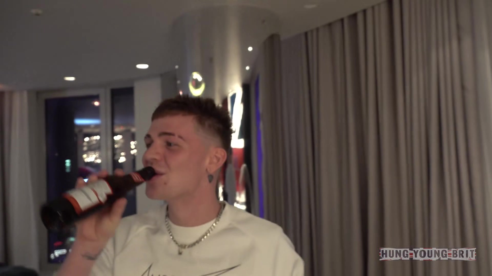 211023 Penthouse - HungYoungBrit