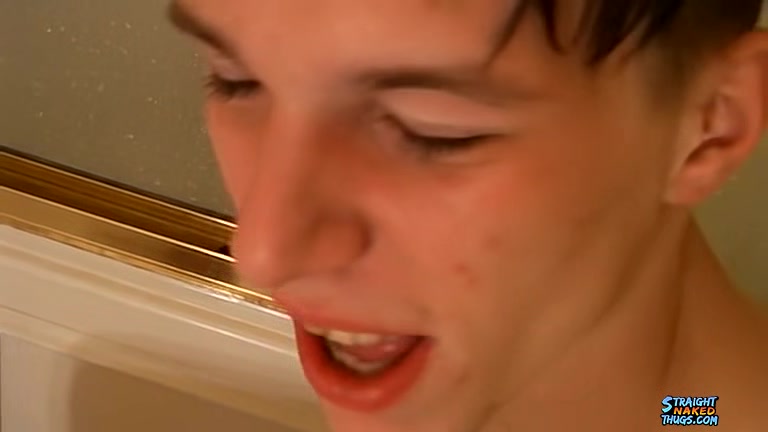 Straight Aaron Enjoys Solo Bathroom Wanking On Cam