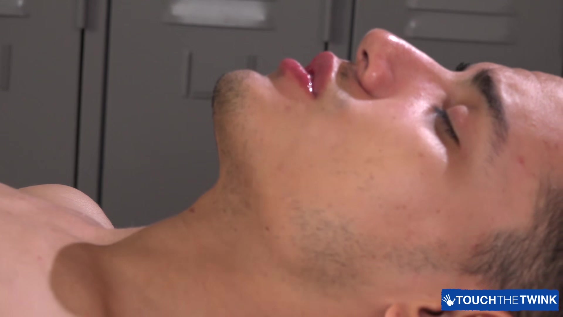 Teen Masseur Cesa Rose Offers Felix Bonnet Cock Massage