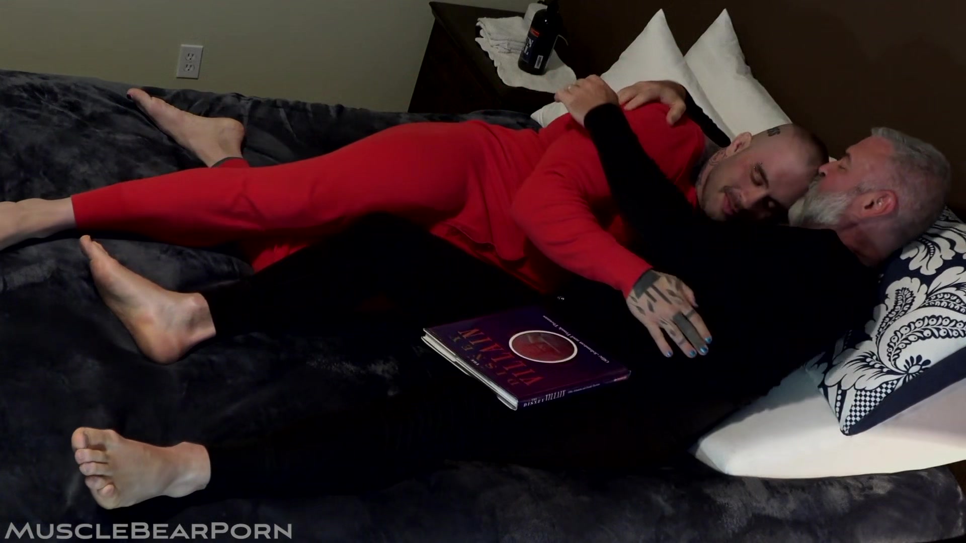 Bedtime Story - MuscleBearPorn