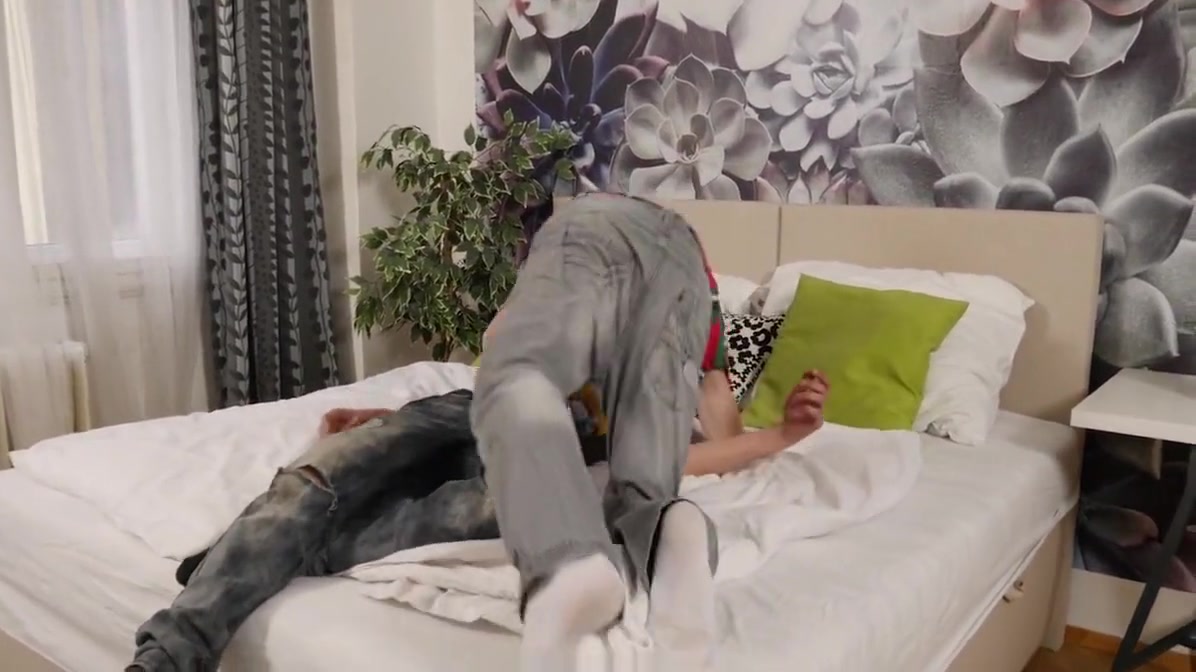 Boyfun - Alan Caine Bareback Fucks The Tight Ass of Twink Casper Ivarsson