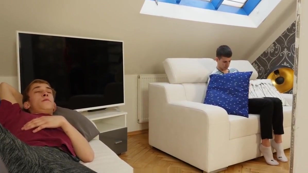 Boyfun - Spanish twink Alec Loob Rims And Bareback Fucks Ron Negba