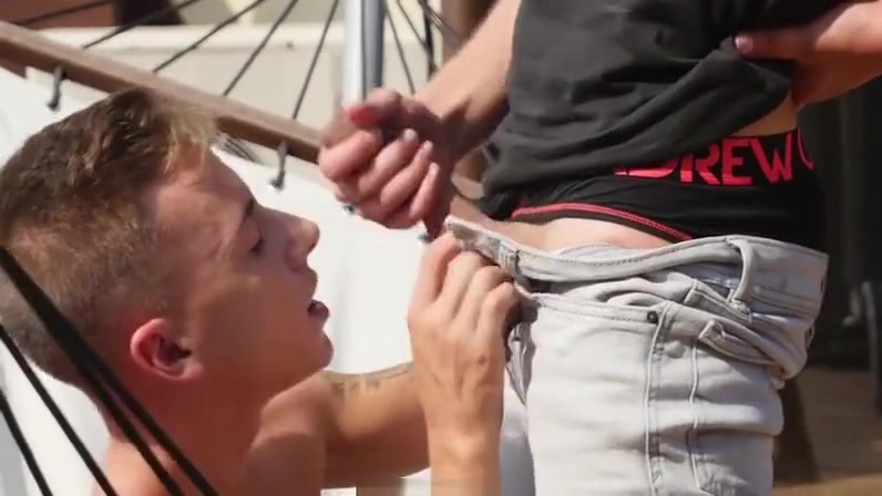 Boyfun - David Sky Barebacks Max Trey