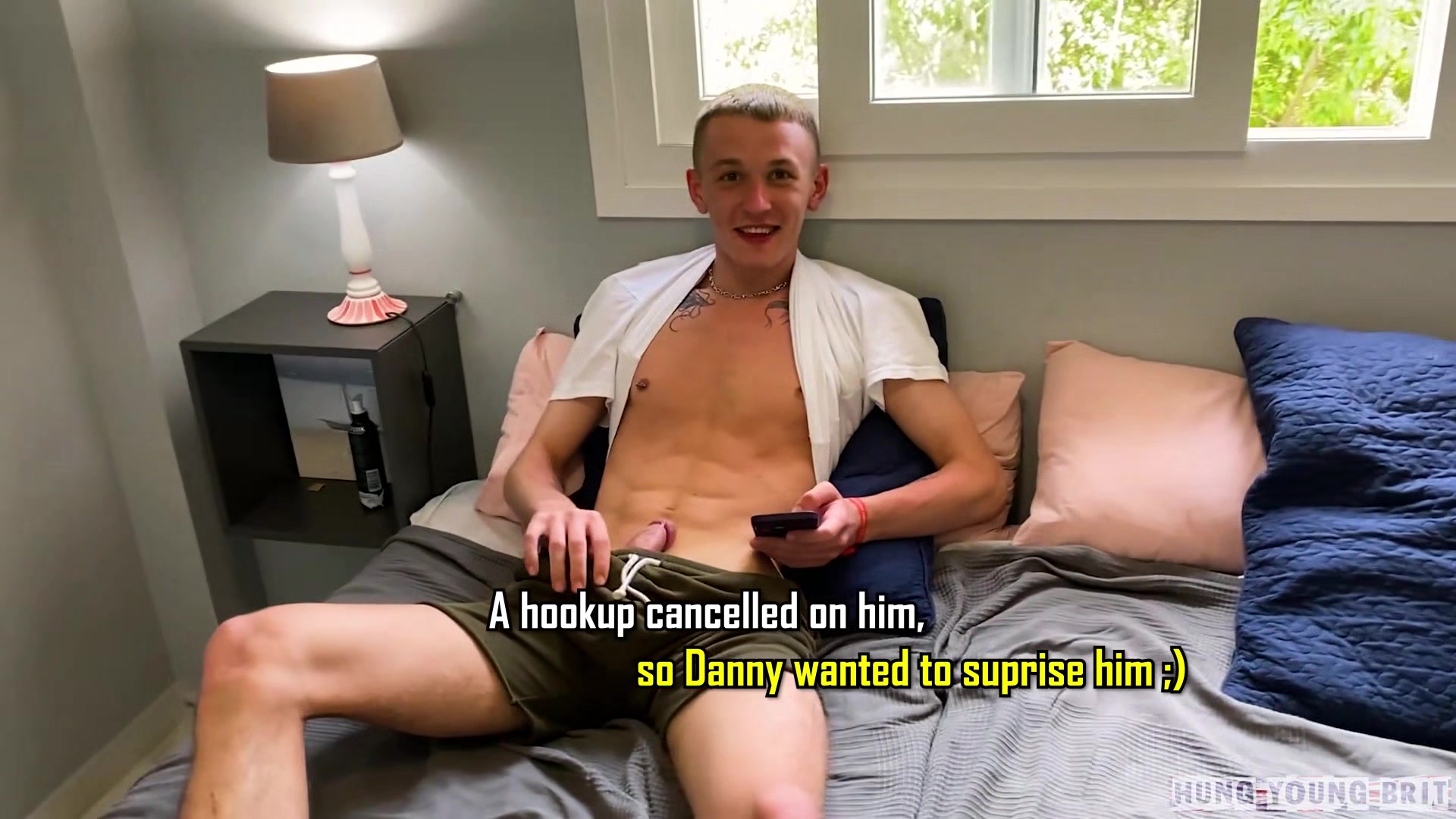Condomless Quickie - HungYoungBrit