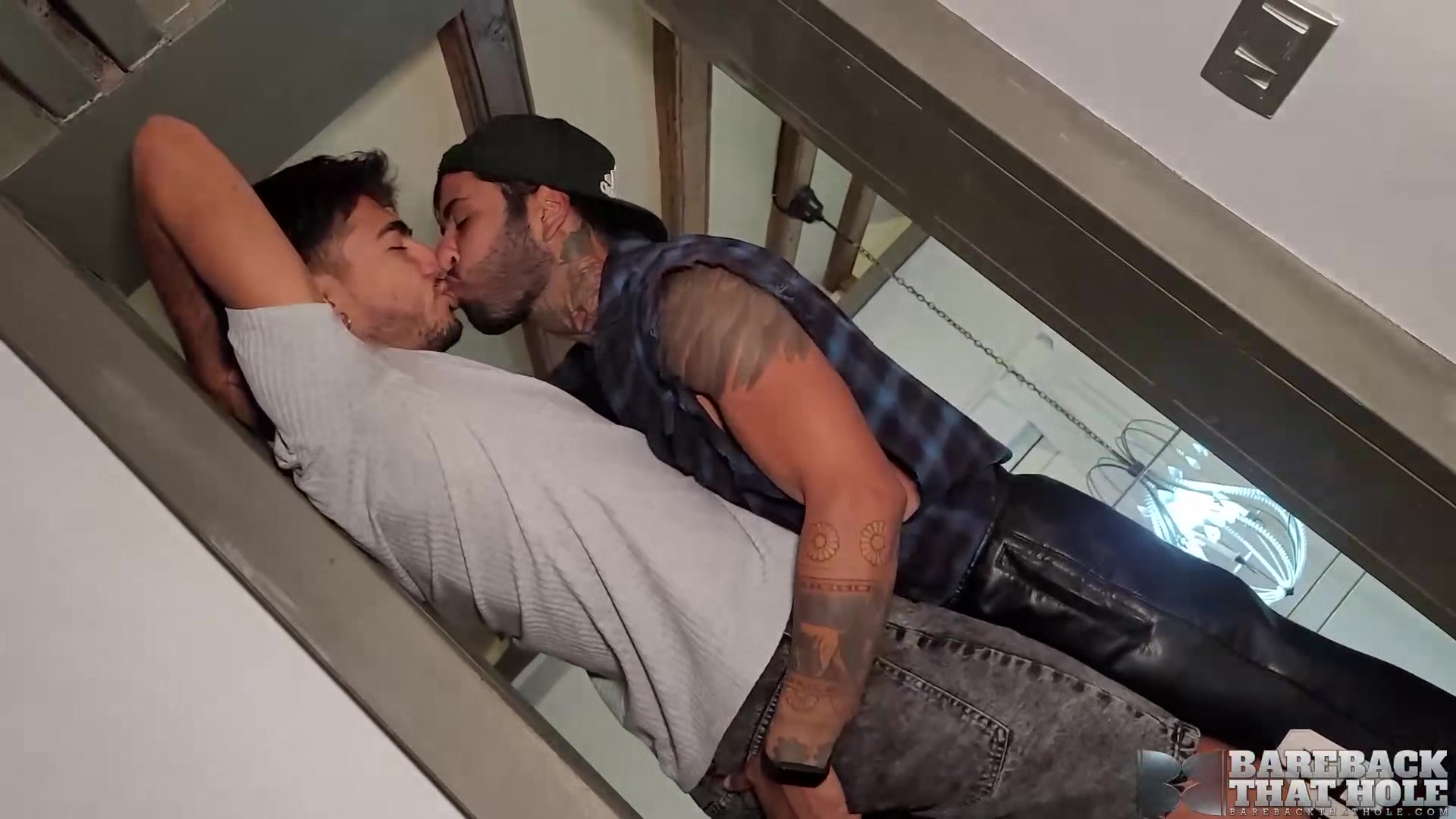 BAREBACKTHATHOLE Babylon Prince Fucks Roy West Tight Hole