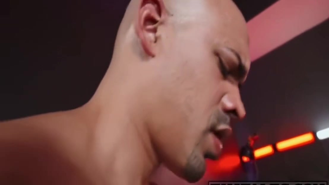 Careca Roludo Fodendo Passivo Tatuado 18 Min