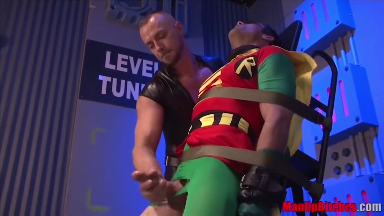 Robin Captured And Masturbated By Zod
