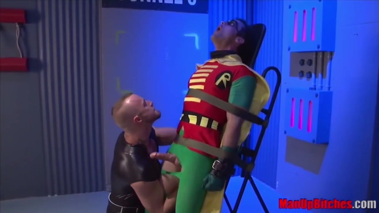 Robin Captured And Masturbated By Zod