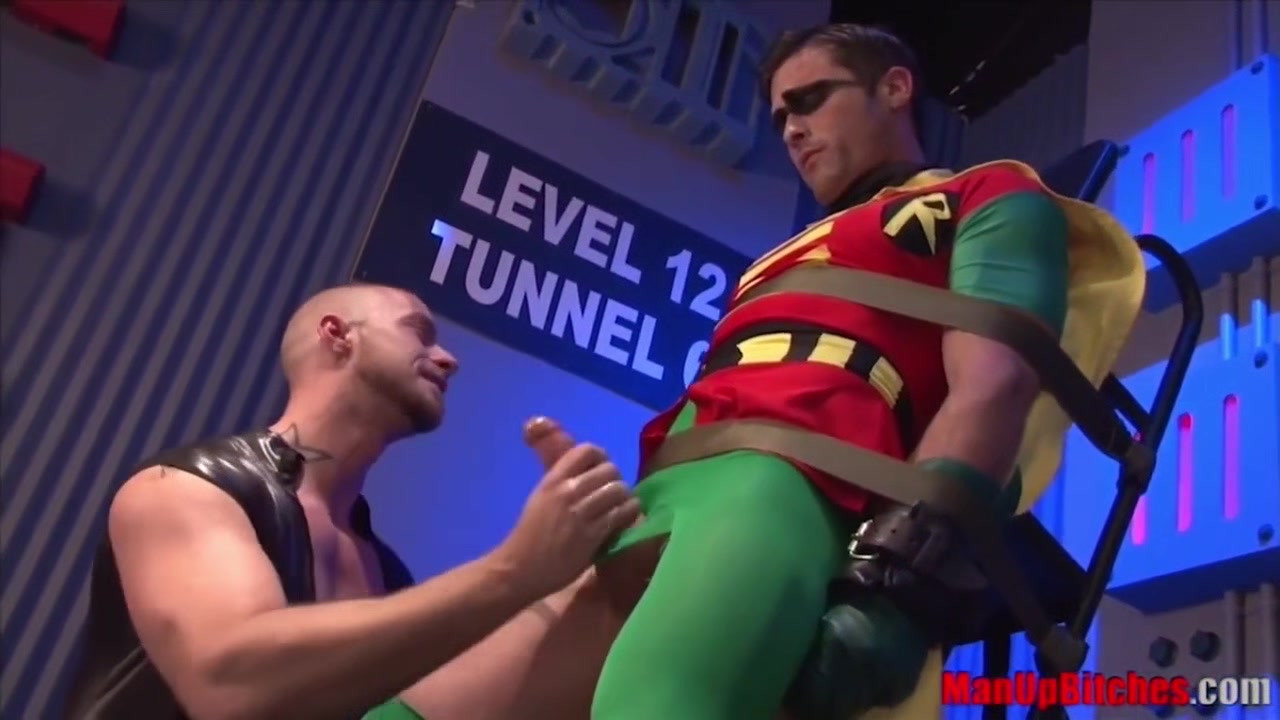 Robin Captured And Masturbated By Zod