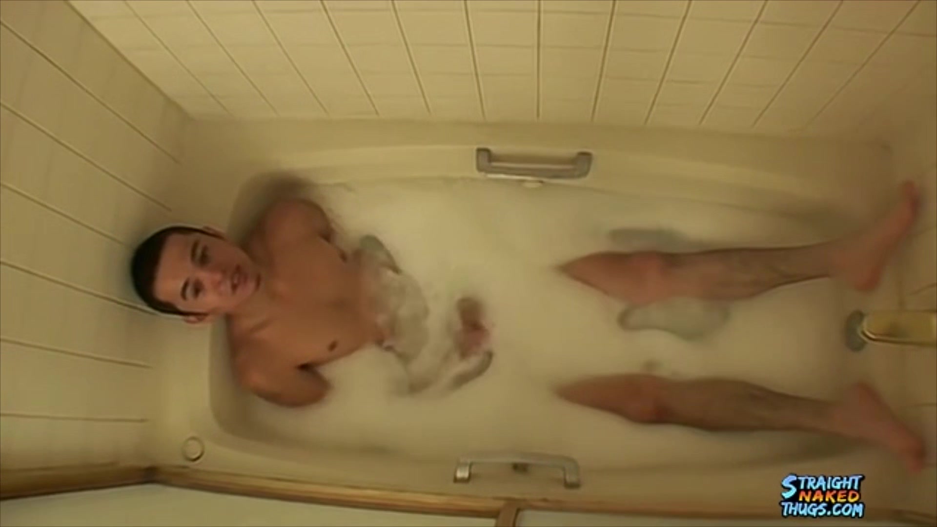 Horny Wiley Loves Wanking While Soaking In His Bathtub