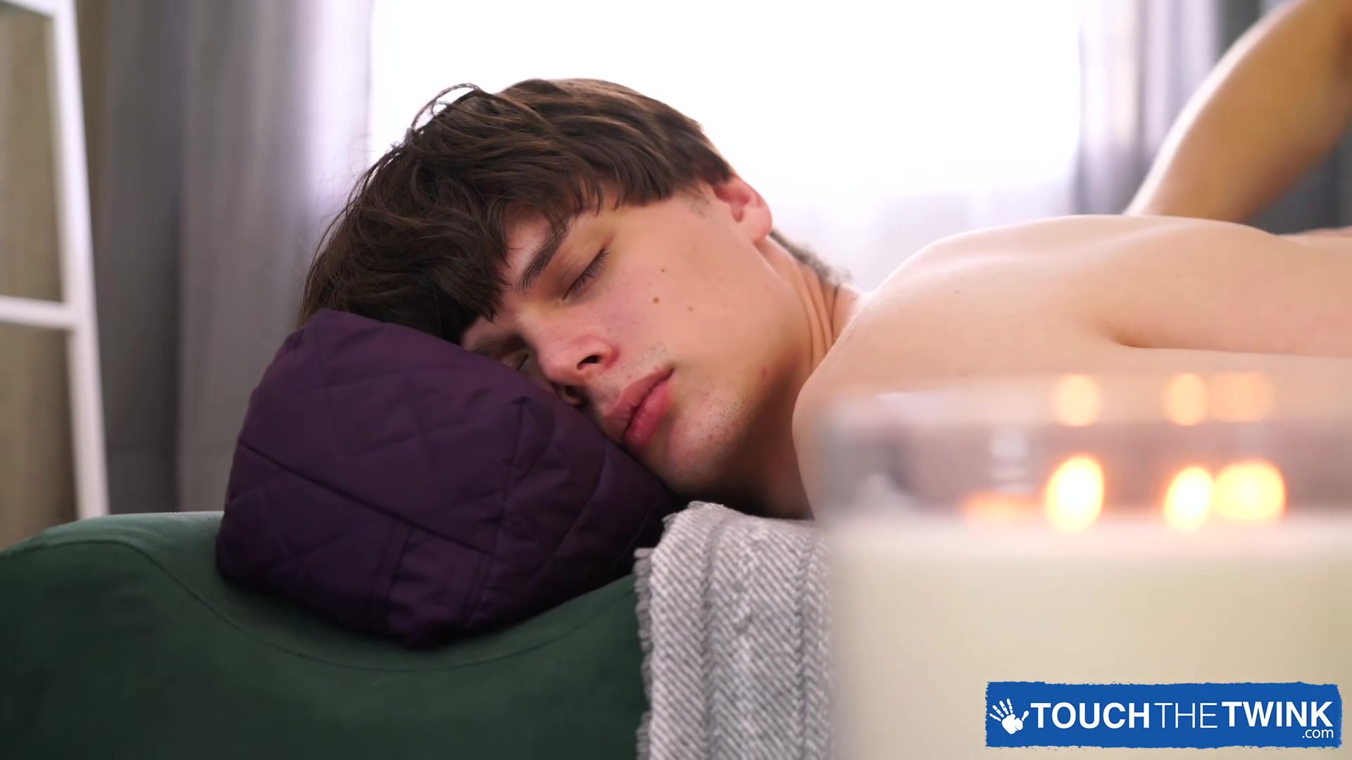 Alex Blade Satisfies Jared Cloud With Sensual Cock Massage