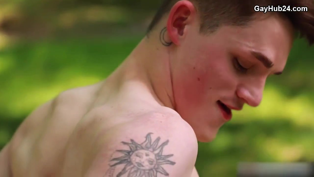 Avery Jones And Roman Todd