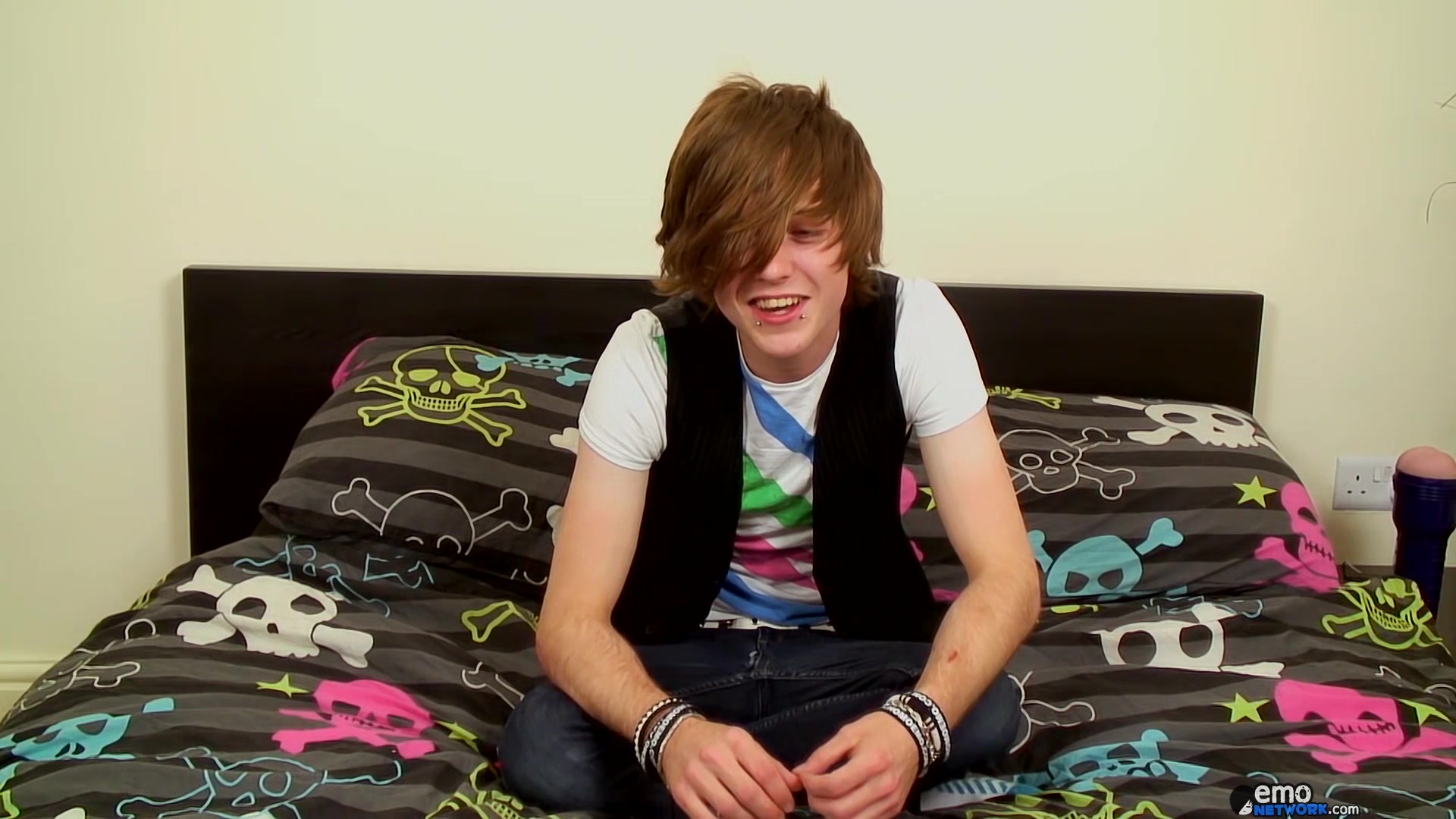 Homo Twink Tyler Archers Works On His Delicious Uncut Meat