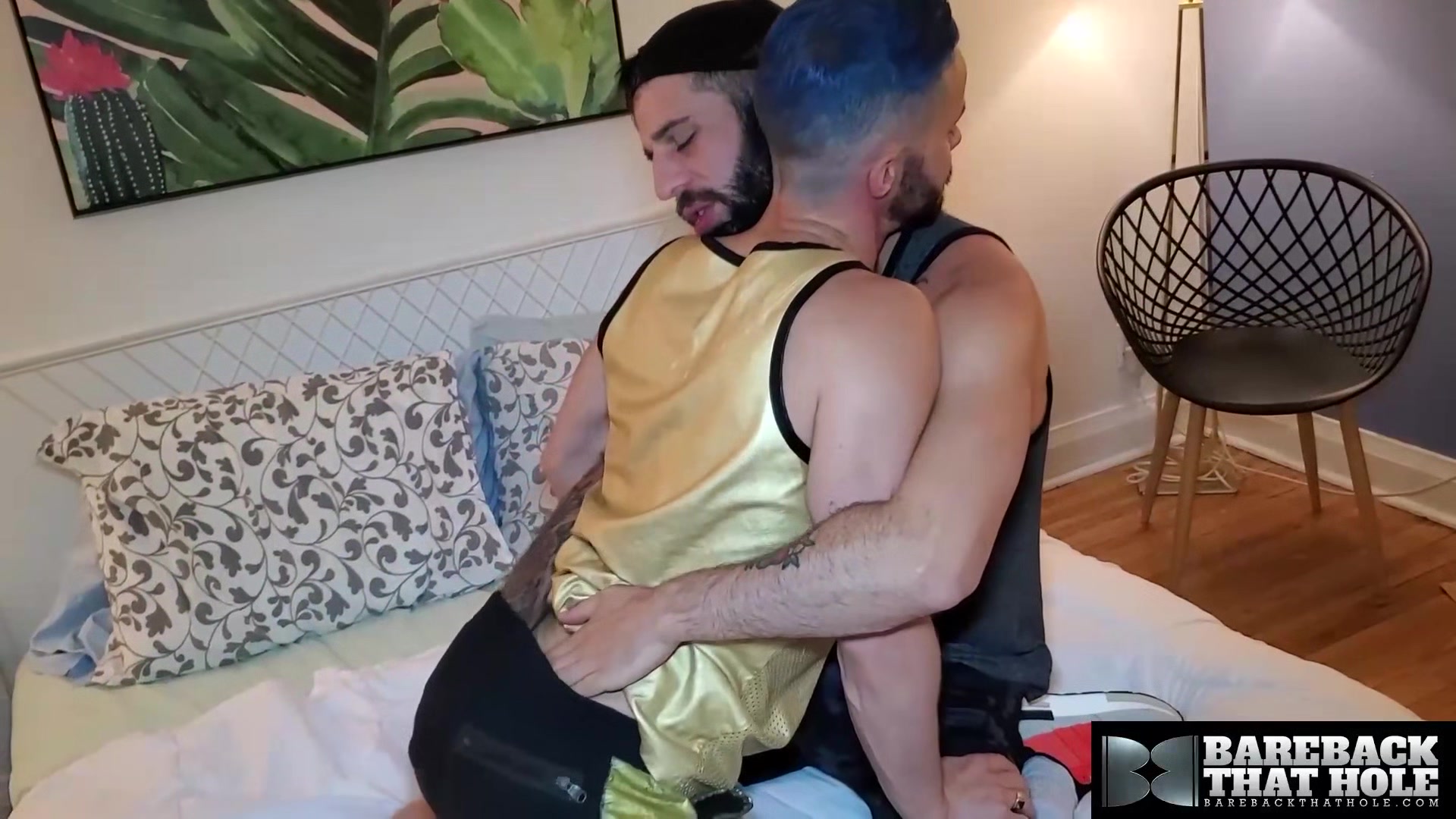BAREBACKTHATHOLE Bottom Starlen Gold Takes Romeo Davis Dick